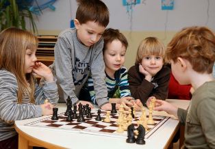 https://chesshouse.by/images/school/shahmaty.jpg